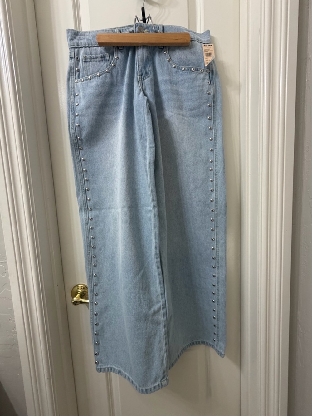 NWT Tilly’s West of MELROSE Studded Wide Leg Jeans - Picture 4 of 7